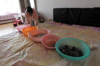 宁化楼上漏水，住户失联，小区没物管，业主维权难！律师来支招……